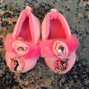 Disney Princess toddler slippers. Size 5/6